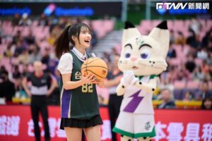 首任職籃開球嘉賓！李多慧「一球未進」　獻處女秀心聲全說了