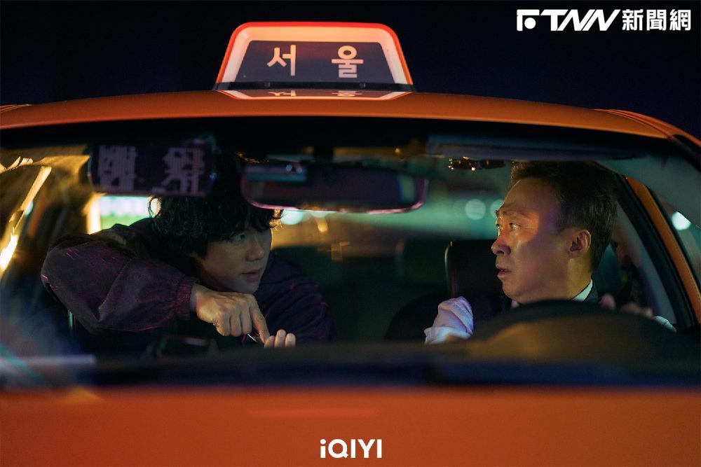 喪失痛覺變身殺人魔！柳演錫披白袍不爽就動手　背後目的超驚人